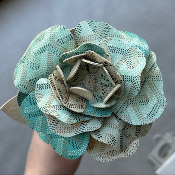 RARE NEW💙GOYARD💙Mon Amie La Rose Fleur Goyard Canvas and Leather Flower - Picture 4 of 10